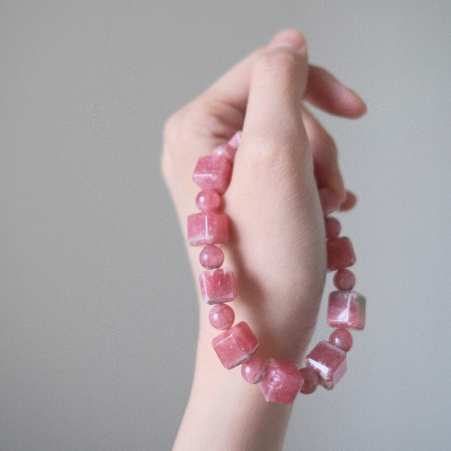 40493 紅紋石方塊