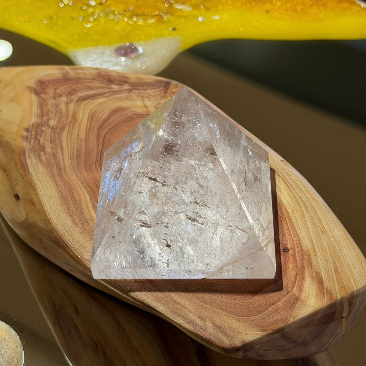 61833 白水晶 金字塔
