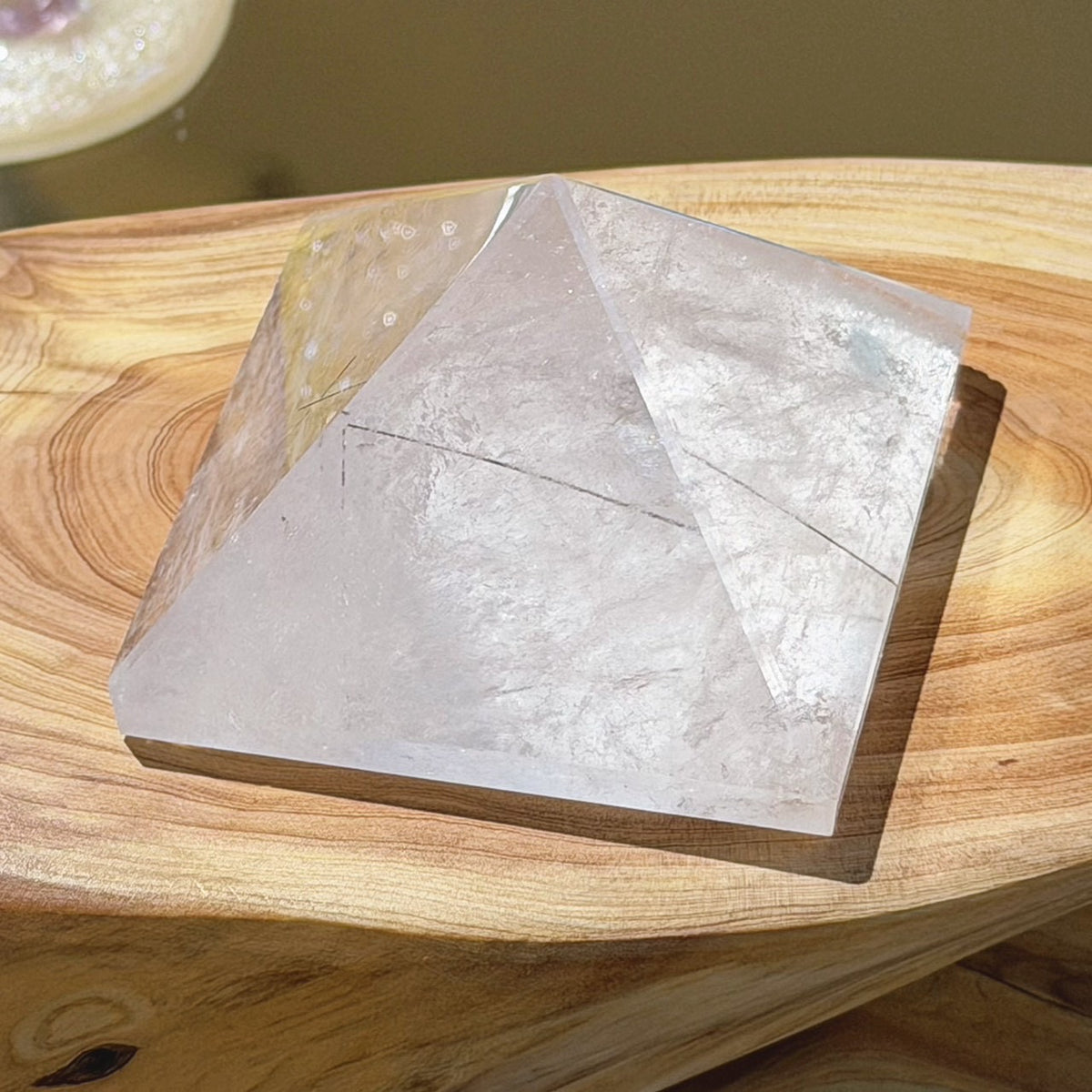 61836 白水晶 金字塔